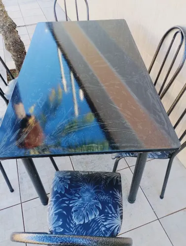 Jogo de mesa novo com 6 cadeiras 