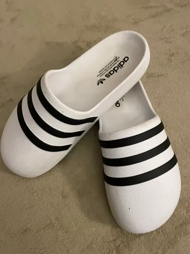 Chinelo semi novo adidas