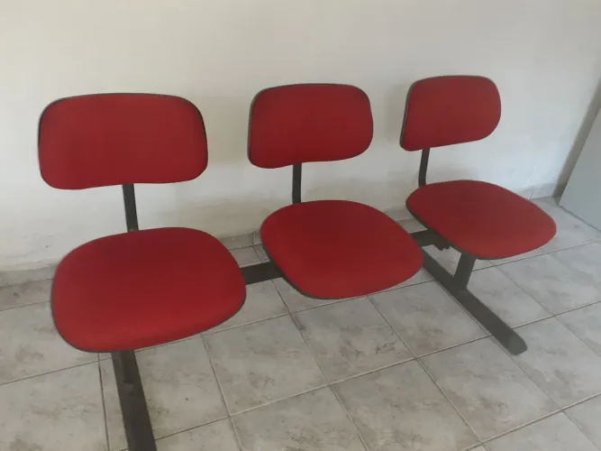 Cadeira tipo longarina 