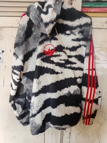 Jaqueta adidas all over zebra