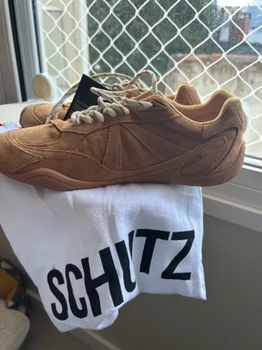 Tênis Schutz tamanho 39