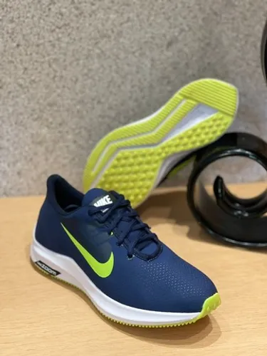 Tênis esportivo