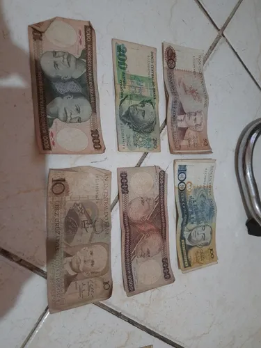 Notas e moedas antigas para colecionador