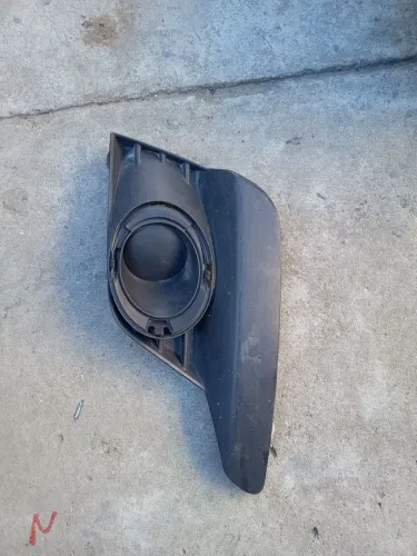 Moldura farol auxiliar Sandero zen esquerda