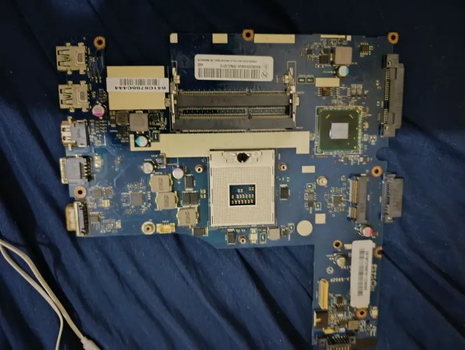 Placa mãe notebook Lenovo g400s com defeito não liga 