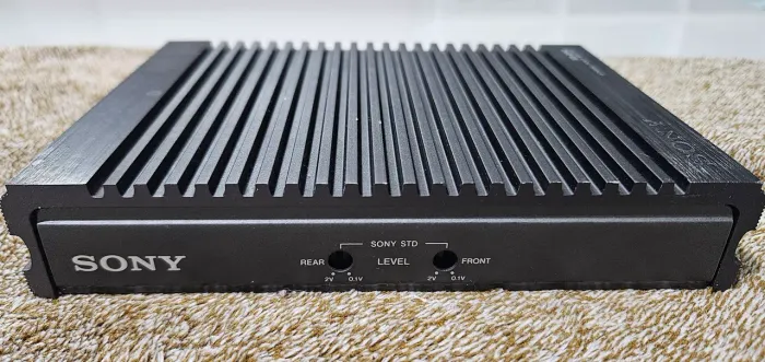 Amplificador de Potência Sony XM-2040 - 4 Canais, Clássico e Potente