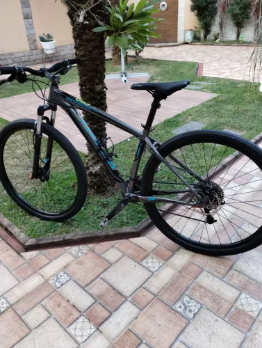 Bike Specialized rockhopper, aro 29, muito nova, bike top demais