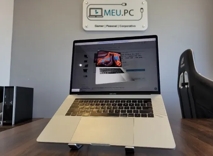 Apple MacBook Pro 2018 - Core i7 | Radeon PRO 555x | 256GB SSD | 16GB DDR4 | 15.6" 