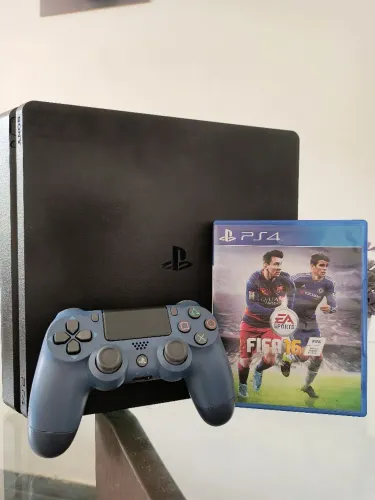 PS4 com jogo FIFA 16 e 500 GB