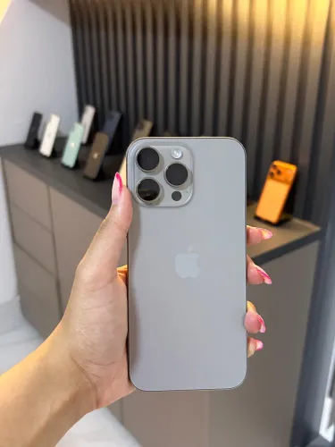 iPhone 16 pro max 256 gigas natural titânio