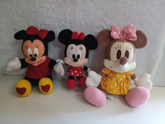 Lote com três pelúcias antigas da Minnie 