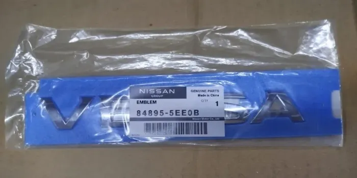 Emblema Traseiro Nissan Versa 
