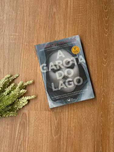 Livro: A Garota do Lago, novo no plástico