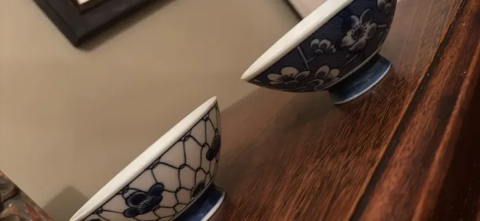 O Par Tigelas Decorativas Azuis e Brancas