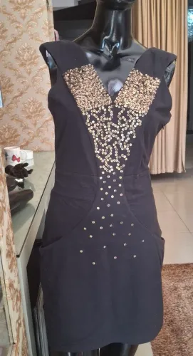 Vestido Preto com bordado partes fosco