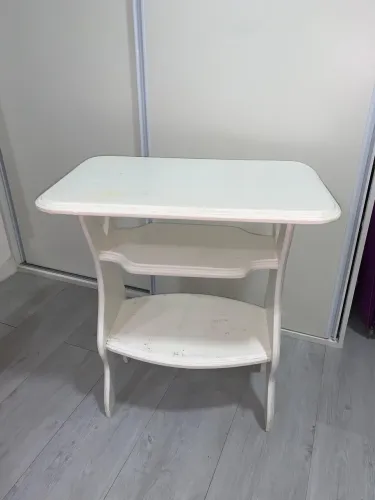 Mesa de madeira de lei rústica, pintada de branco