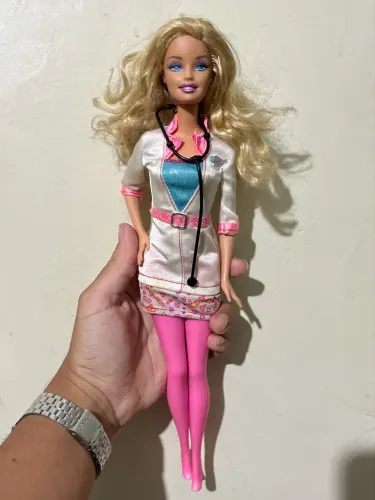 Boneca Barbie I Can Be... (Quero Ser) médica pediatra