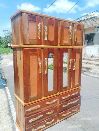 Guardar roupas de casal 4 portas novo 90% e madeira de lei/ frete grátis.