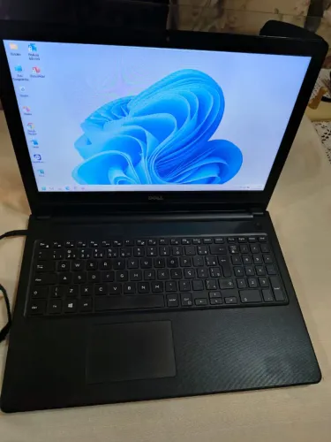 Vendo Notebook Dell Inspiron 3567 intel Core i5 7th Gen /124GB SSD /8GB RAM/WINDOWS 11 ORG