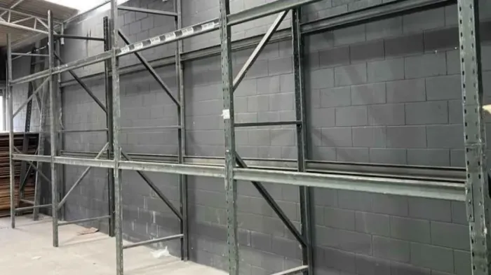 Porta paletes em bom estado - 80 torres e 120 longarinas  - Lote liberado para retirada.