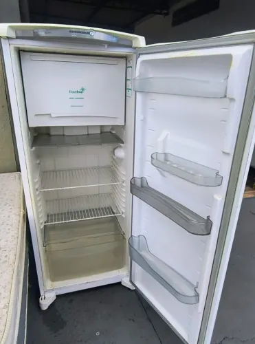 Geladeira boa barato dou garantia entrego