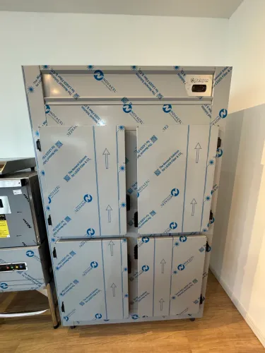Geladeira comercial 1050 litros 4 portas Gelopar 