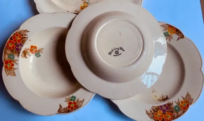 Prato Inglês Antigo Floral Woods Ivory Ware