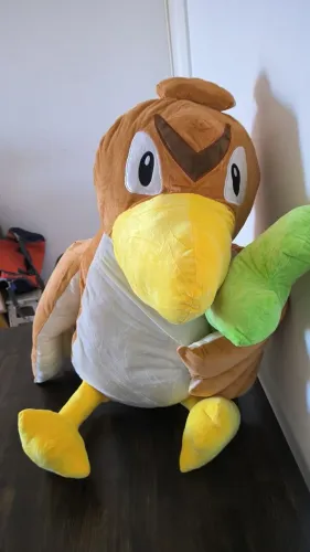 Pelúcia Farfetch'd Gigante - Pokémon