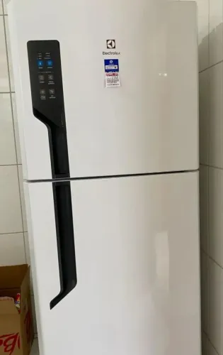 Vendo uma Geladeira bem conservada 