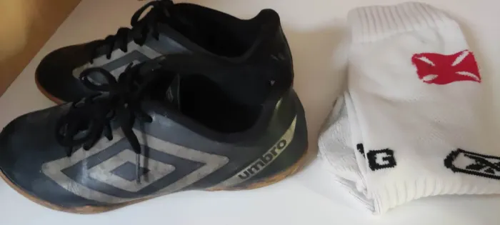 Tênis futebol + meião