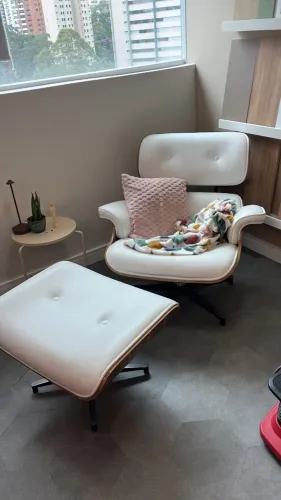 Poltrona Charles Eames com Puff