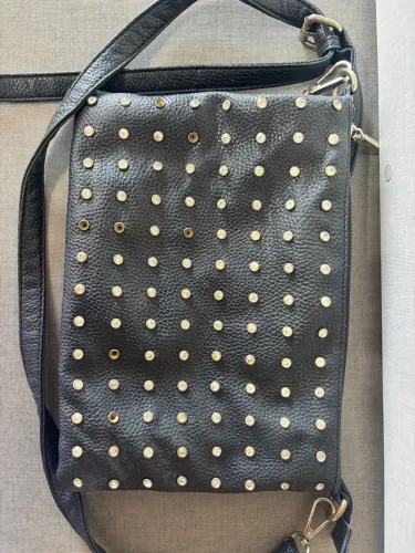 Bolsa preta charming charlie