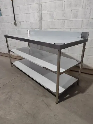 Bancada com 2 Prateleiras em Aço Inox - Design Modular Sob Encomenda
