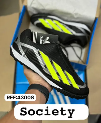 Chuteira Society nova