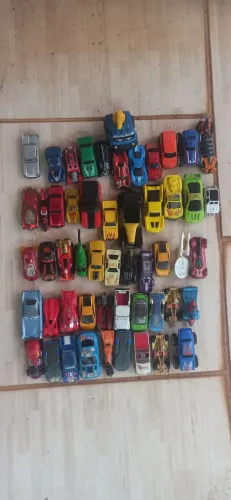 Lote de Carrinhos de marcas variadas