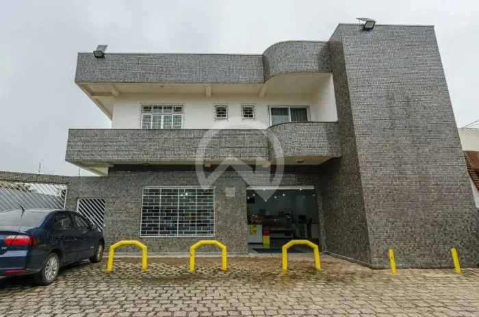 Sobrado Residencial e Comercial a venda no Sitio Cercado.