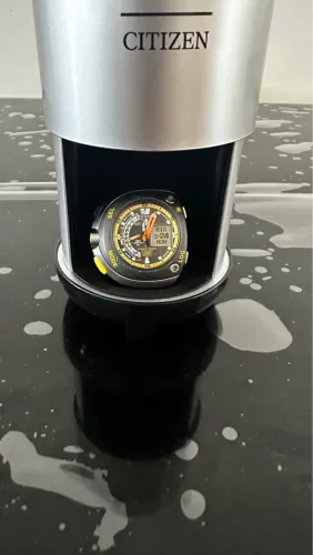 Relógio Citizen Divers 300m meia lua titanium