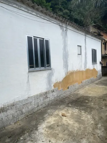 Casa recém reformada com excelente terreno e ótima vista 