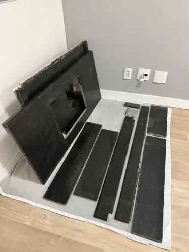 Pia em granito preto com Cuba e fogão cooktop