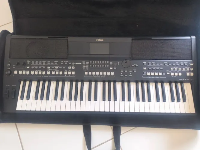 Teclado Yamaha sx600