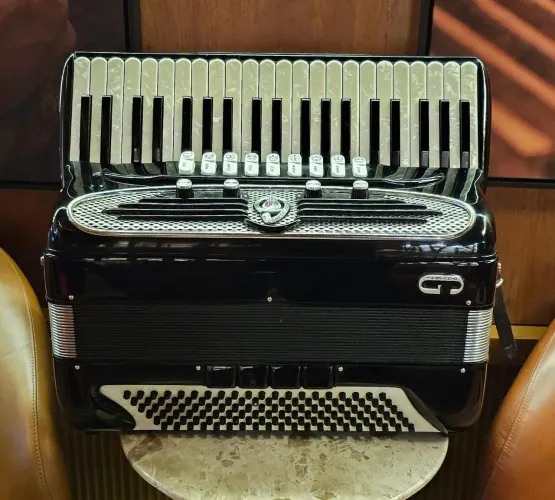 Acordeon Giulietti F94 relíquia