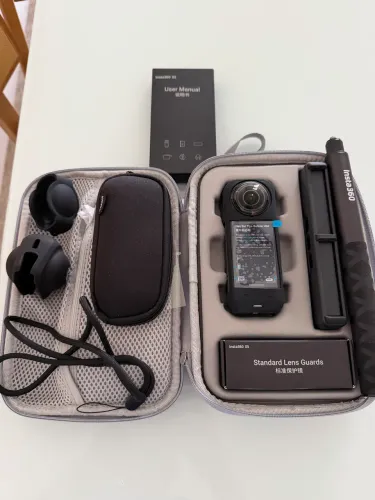 Insta 360X5 - combo com carregar, baterias e bastão - zero!!!