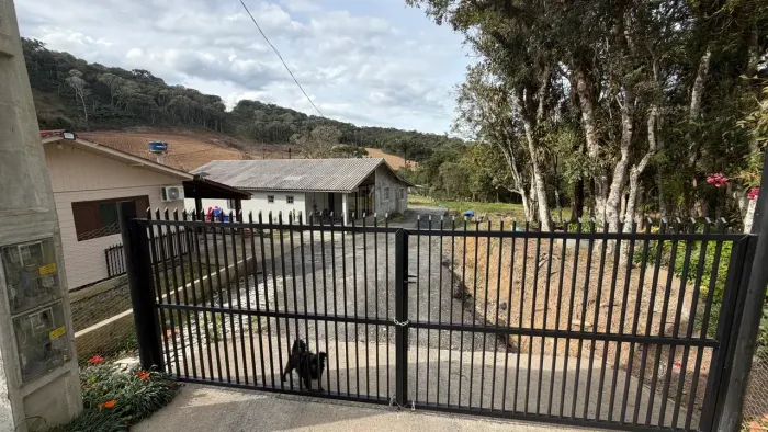 Imóvel para venda possui 61000 metros quadrados com 5 quartos em Lomba Alta - Alfredo Wagn