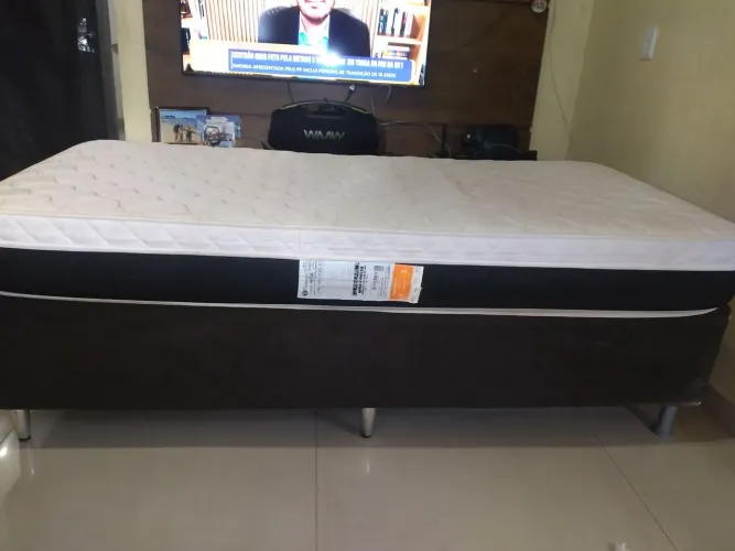 Vendo conjunto Box solteiro em condições boas de uso