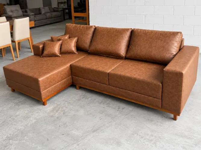 Sofá com Chaise 2,50 Corino Marrom ÚLTIMA PEÇA