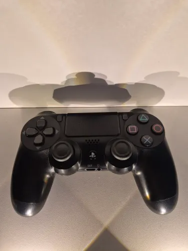 Controle ps4 semi-novo em ótimo estado