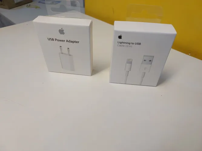 Carregador USB Power Adapter Apple (5W) + Cabo Lightning para USB Apple (2 metros)