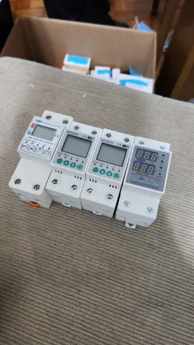 Kit com 4 medidores de energia inteligentes