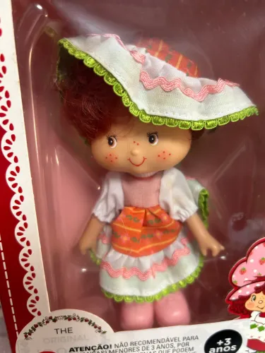 Boneca Moranguinho Planeta Deagostini | Strawberry Shortcake - Café Olé