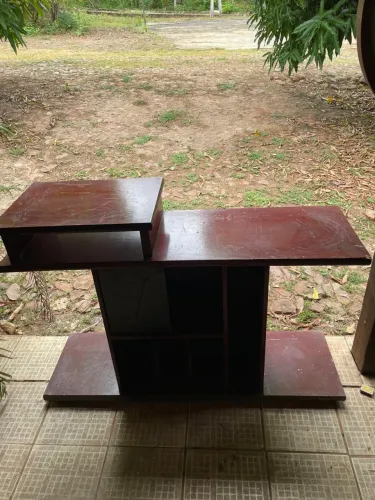 Rack usado, madeira maciça, desgastado. Preço: 80,00